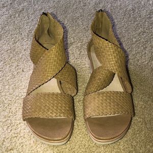 Eileen Fisher sandals in EUC.Size 7. Comfortable shoe&get for travel or everyday